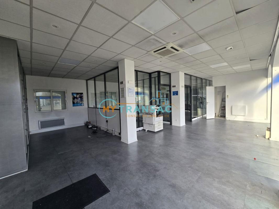 PONTAULT RARE LOCAL COMMERCIAL A LOUER de 81m²