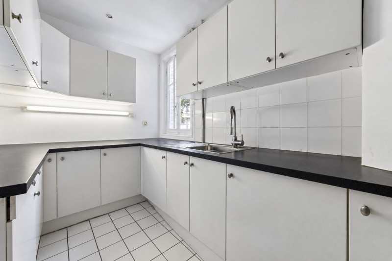 PARIS 15e – 91,5 m² – 4 PIÈCES + LABORATOIRE – IDÉAL CABINET MÉDICAL / PARAMÉDICAL