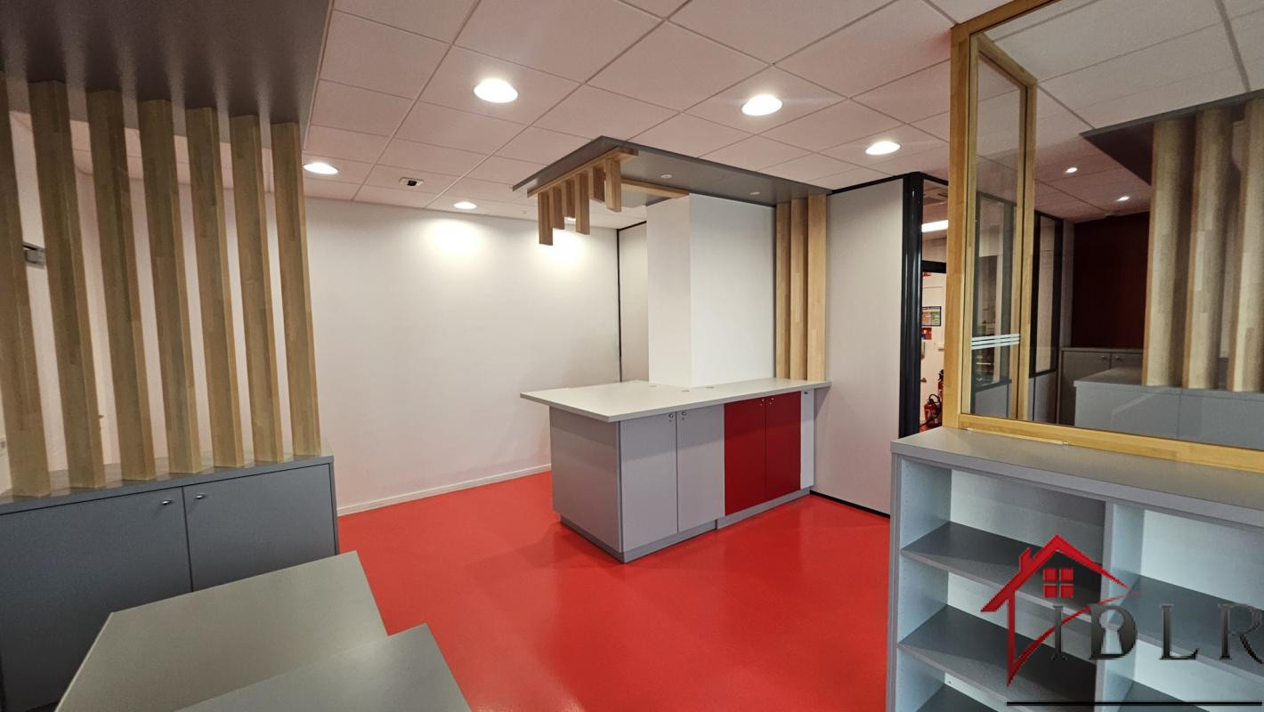 Local commercial ou bureaux / Vitrine RDC / XAVIER MARMIER