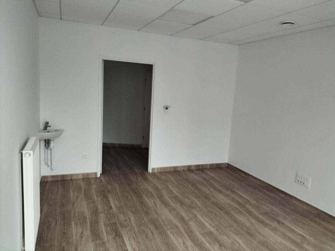 Local commercial T 67m² - Sainte-Geneviève - cab5