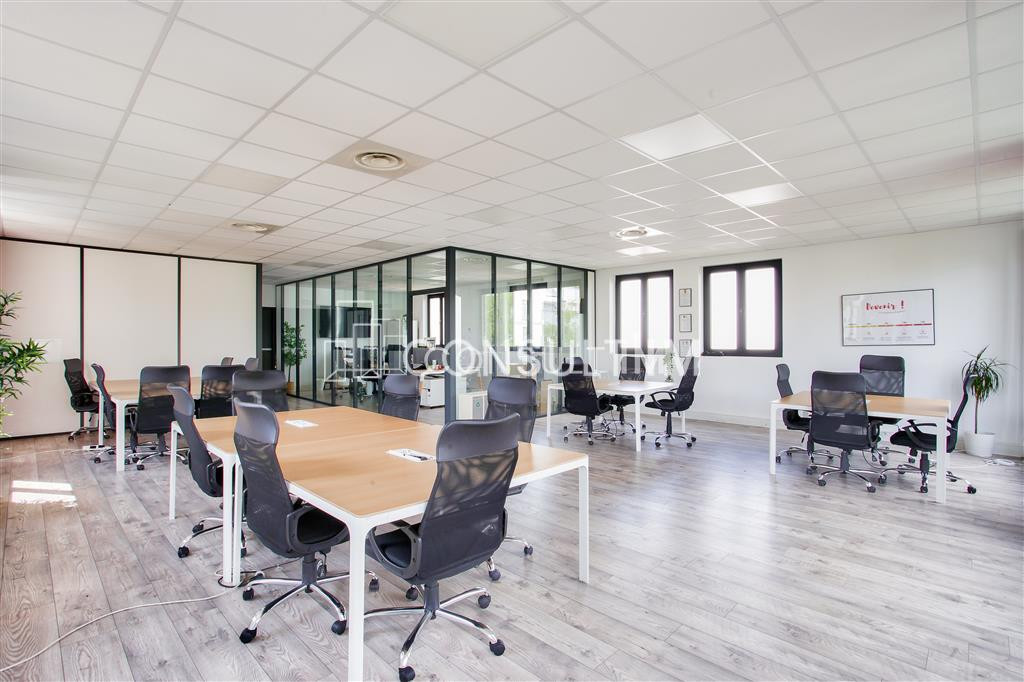 Bureaux à louer au sein d'un immeuble tertiaire récent à Saint Cloud