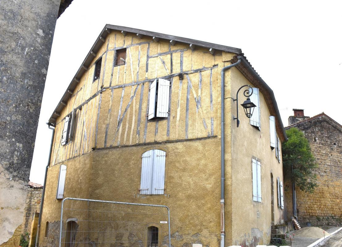 Aignan (32290) : Immeuble de rapport en centre ville