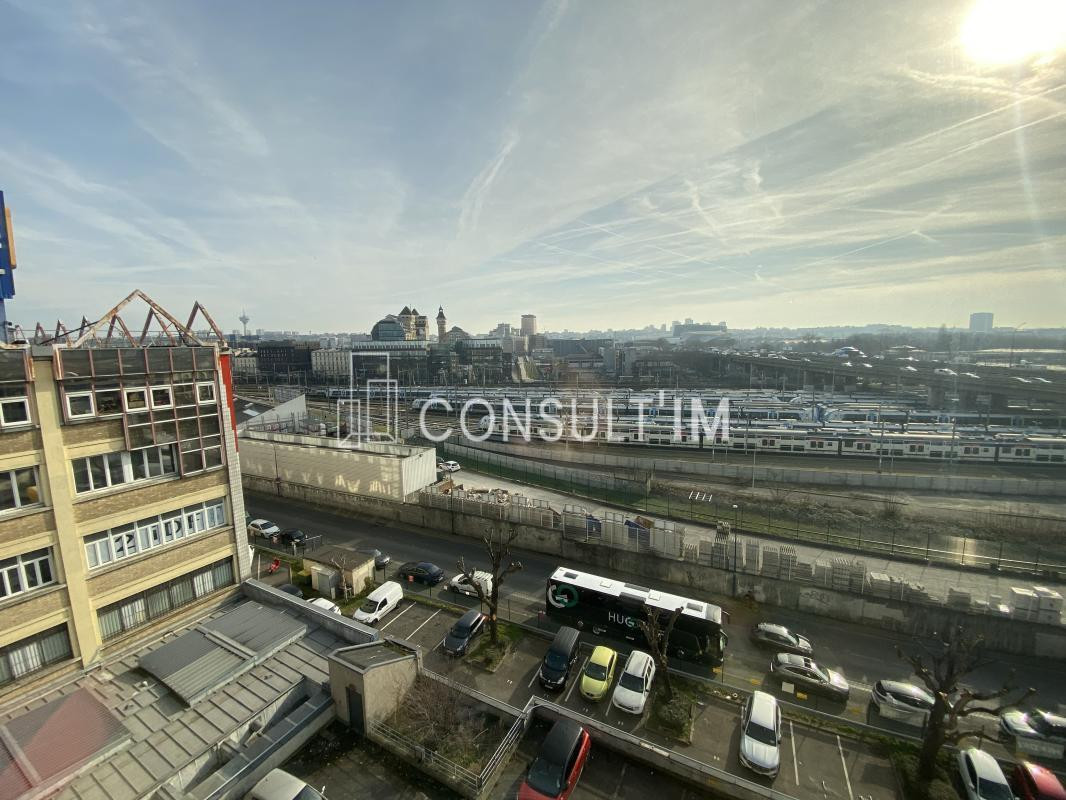 Bureaux fonctionnels situés à proximité des transports et des accès au périphérique