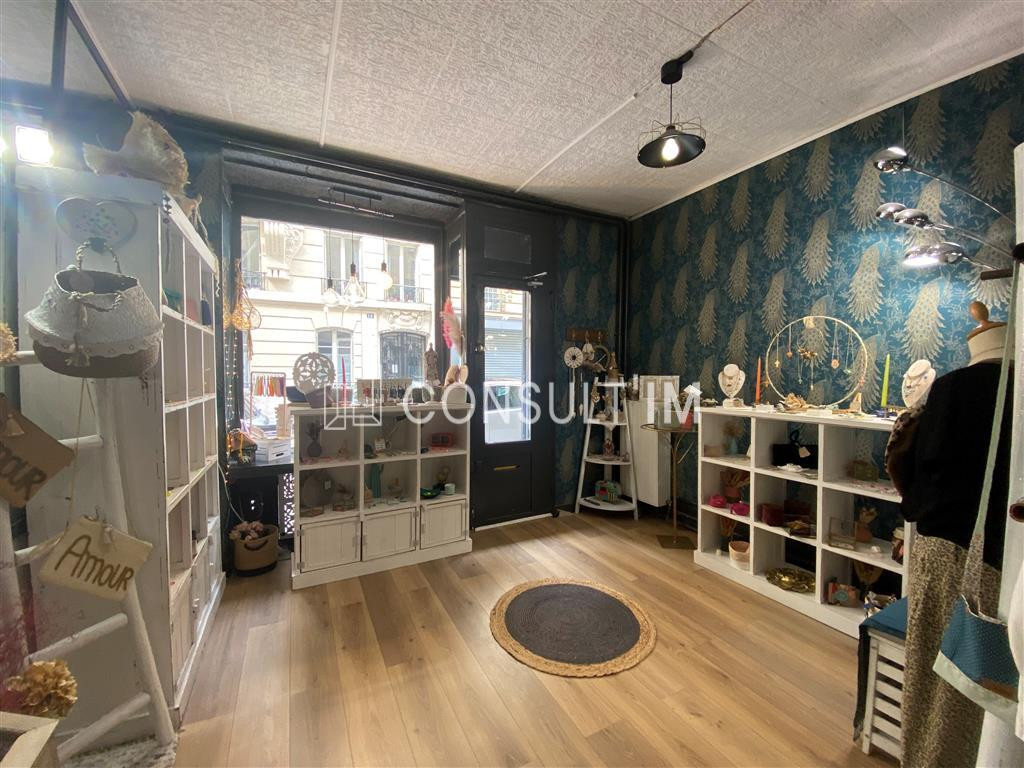 A toute proximité de la Place Denfert- Rochereau, boutique de 33m²