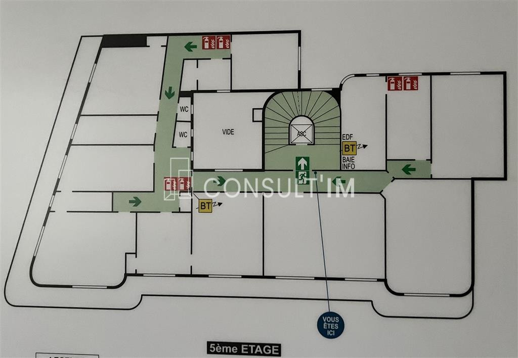 A louer bureaux avec balcon filant proche métro Miromesnil