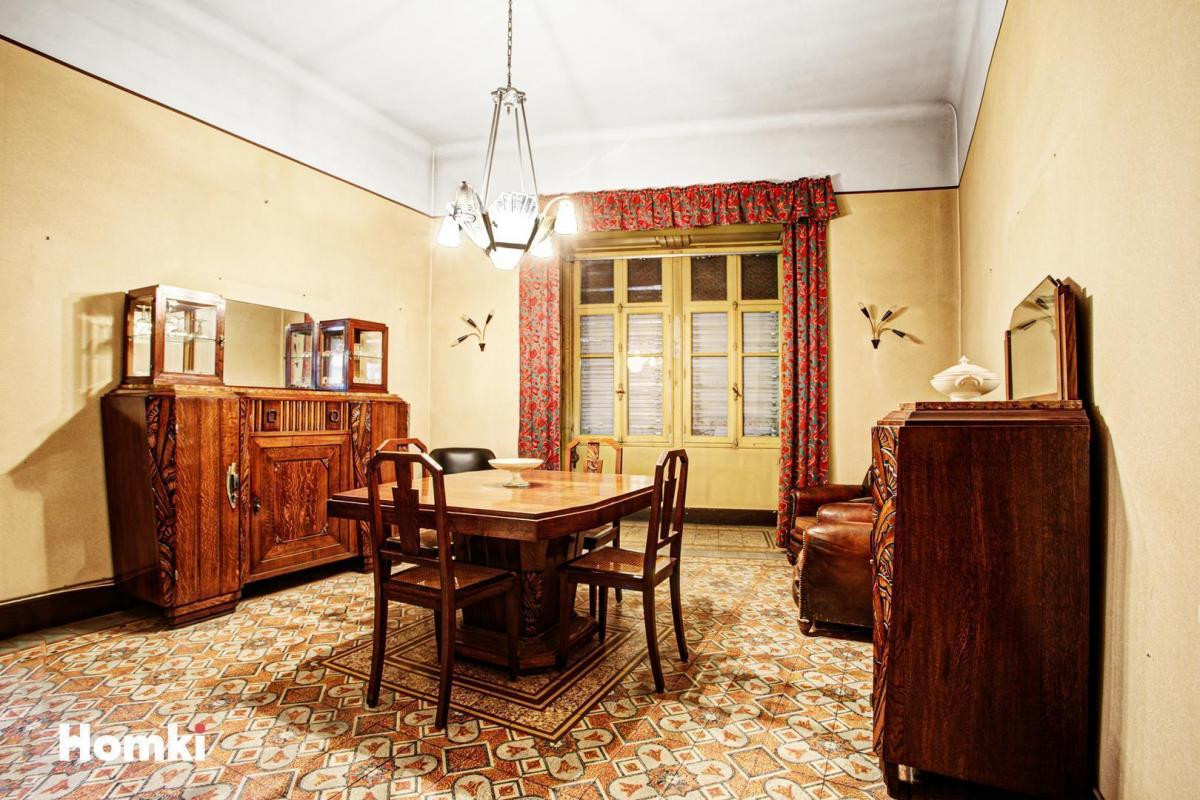 Hôtel particulier de 300m² avec garage et terrasse