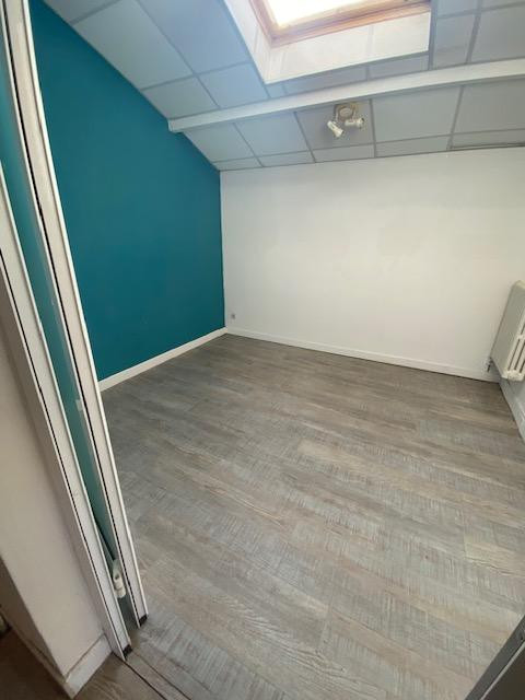 LOCAL PROFESSIONNEL SITUE EN ZONE FRANCHE BORDEAUX RIVE DROITE