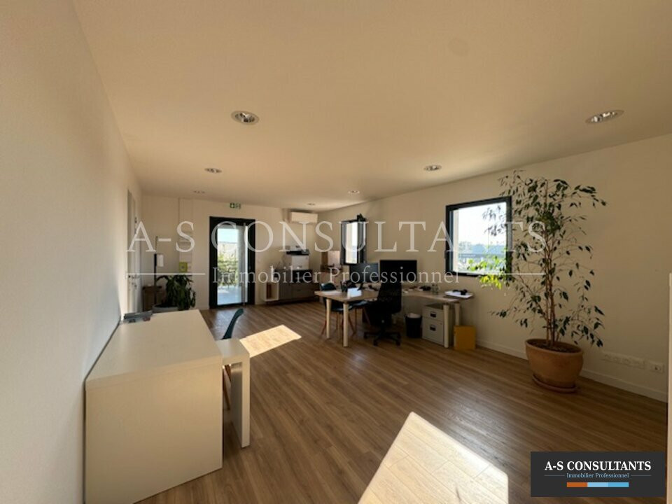 BUREAUX/ LOCAL COMMERCIAL A VENDRE