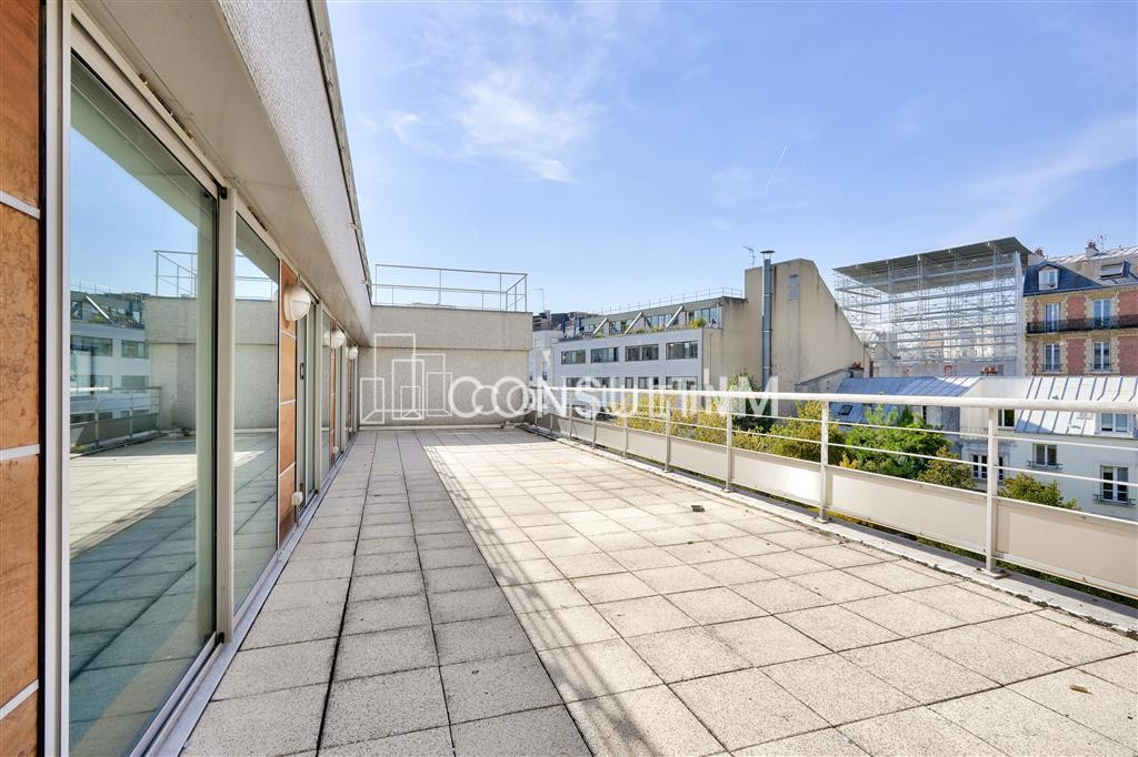 A proximité du métro Boulogne Jean Jaurès, à louer, bureaux de 300m² avec terrasse