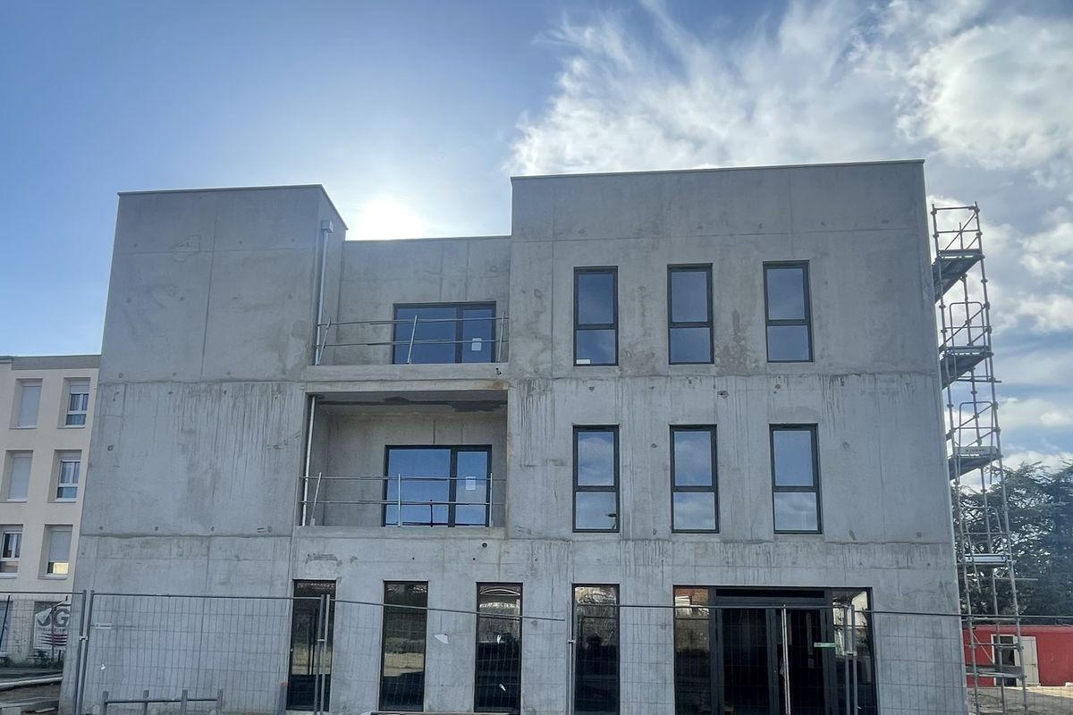 Local commercial spécialisé dans une activité de santé 77 m² à vendre – « Pôle santé » à Mornant