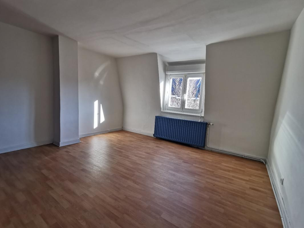 IMMEUBLE COMPOSE D'UN LOCAL COMMERCIAL ET D'UN APPARTEMENT