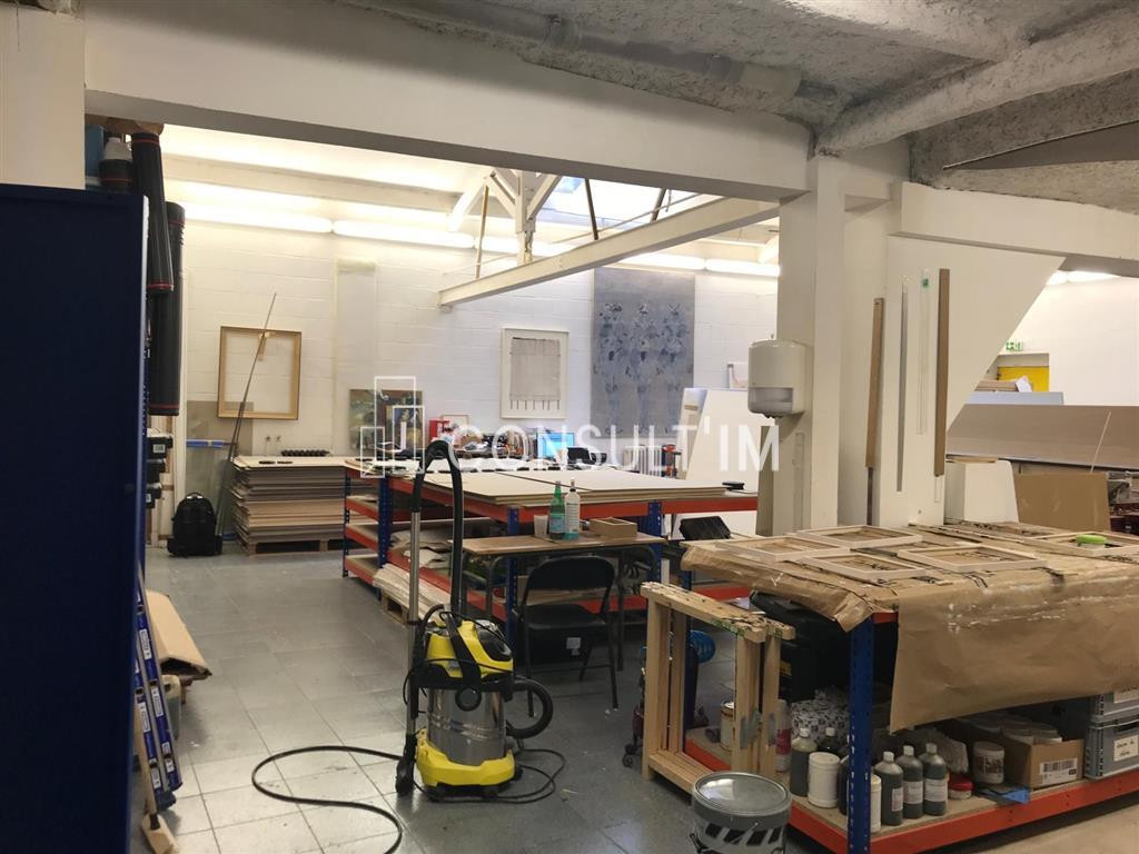 Atelier idéalement situé - A proximité des axes routiers