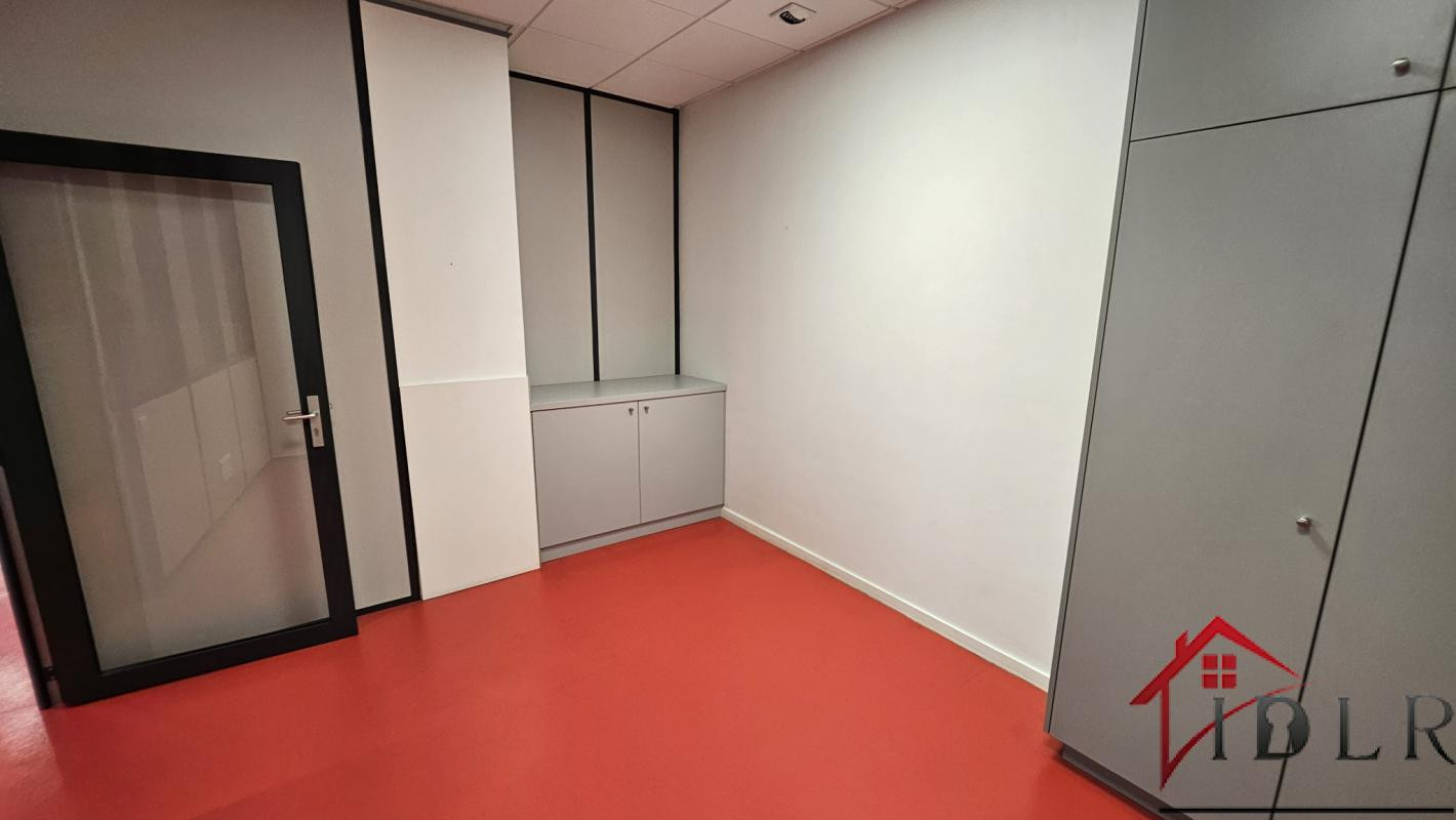 Local commercial ou bureaux / Vitrine RDC / XAVIER MARMIER