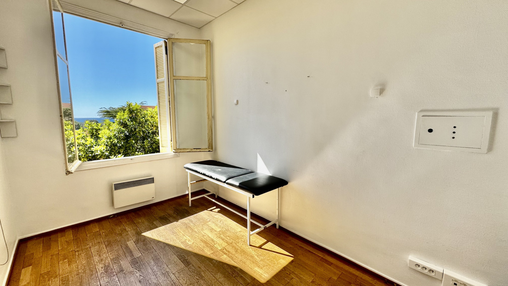 CAP D'AIL CENTRE • LOCAL VIDE IDÉAL KINÉ, INFIRMIERS ET OSTHÉOPATHES