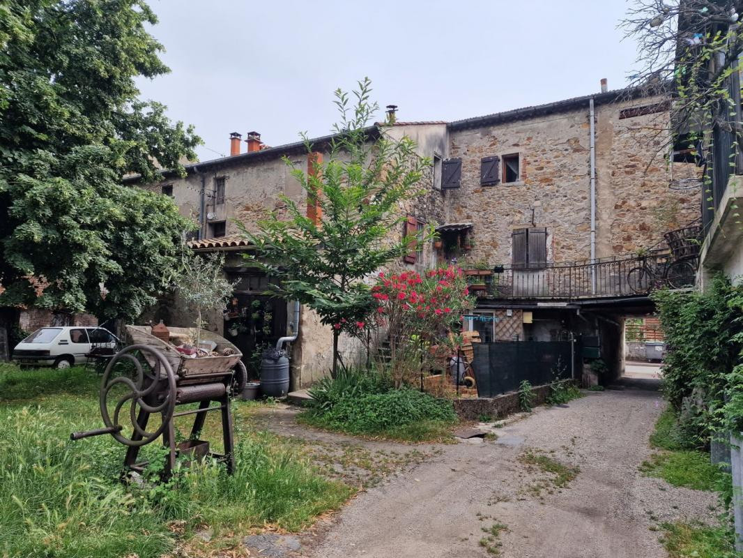 IMMEUBLE AVEC SIX APPARTEMENTS
