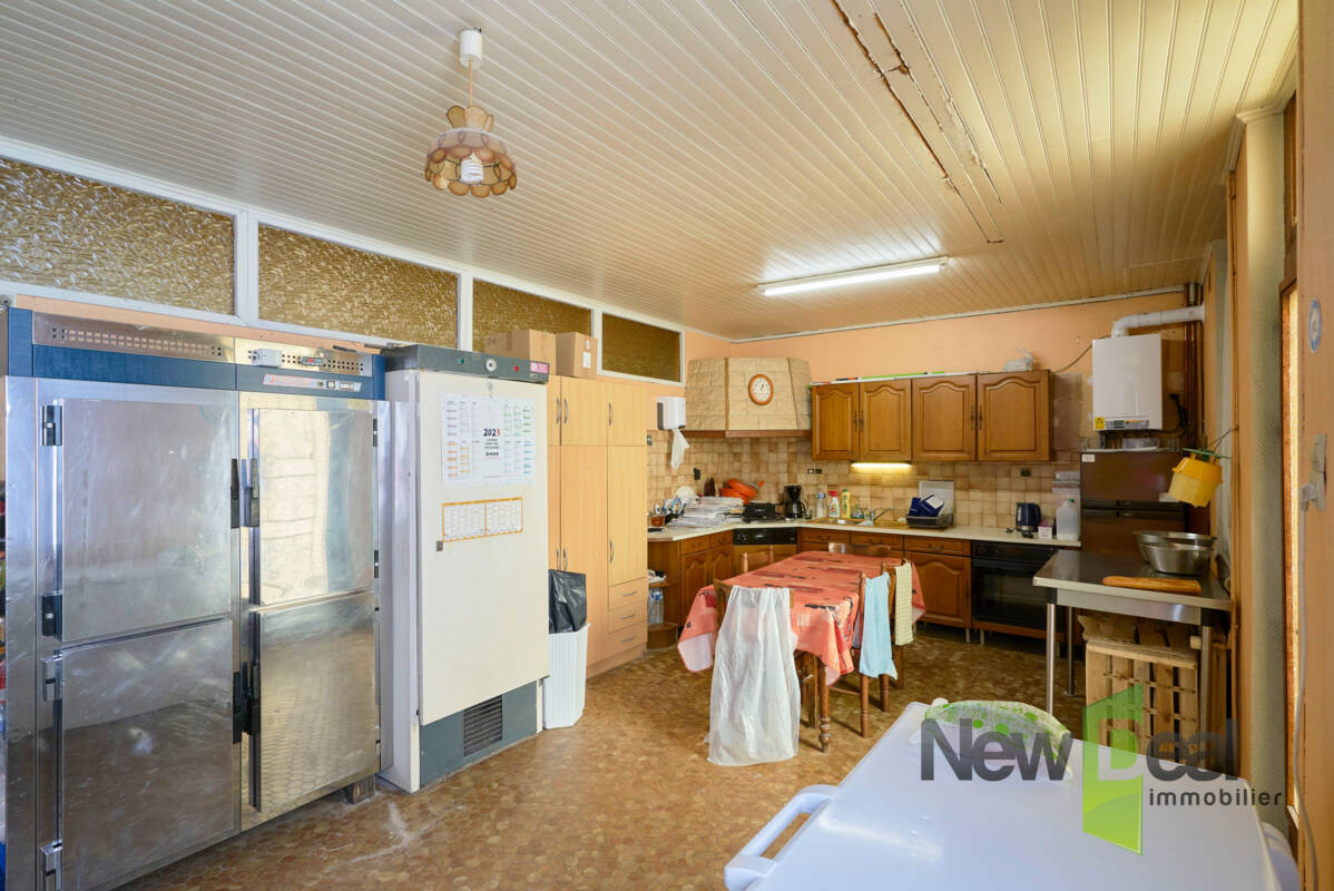 immeuble commercial + appartements à rénover