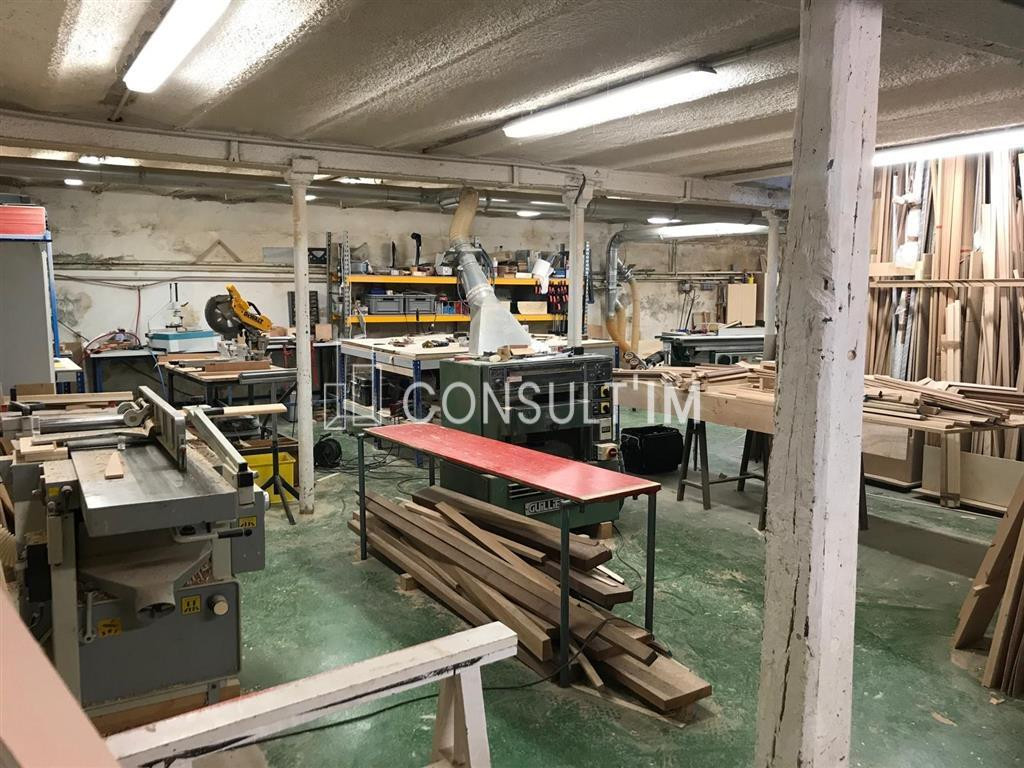 Atelier idéalement situé - A proximité des axes routiers