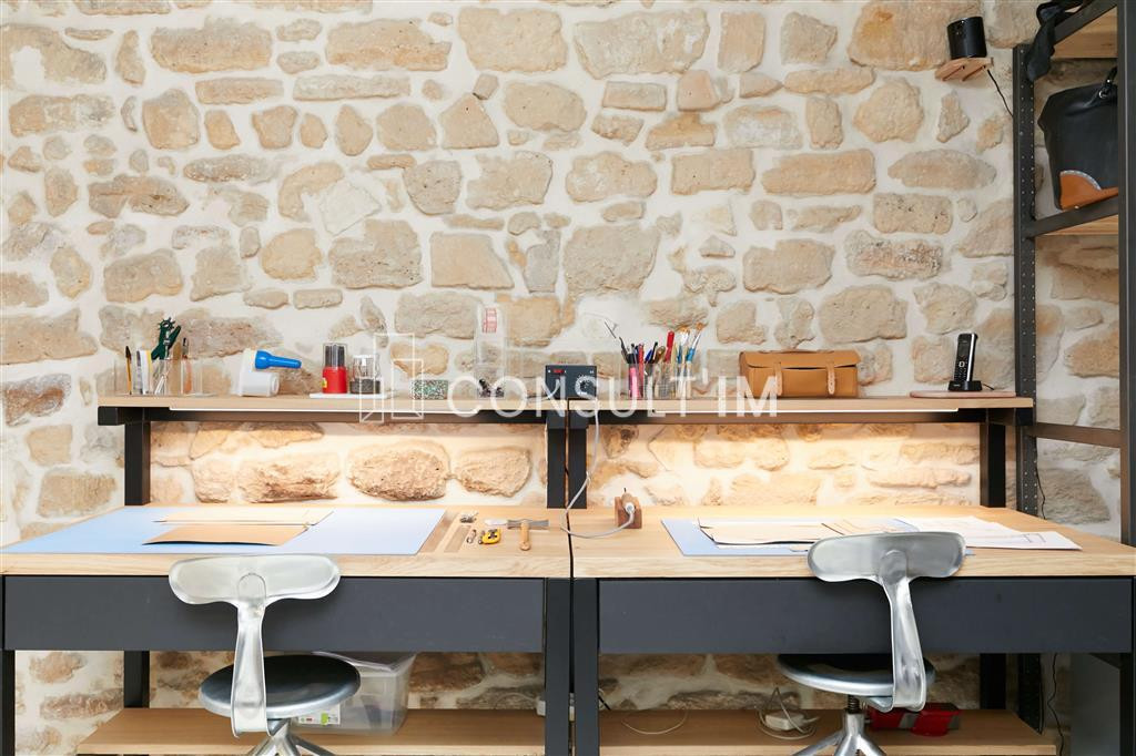 Bureaux au calme sur cour arborée proche Bastille