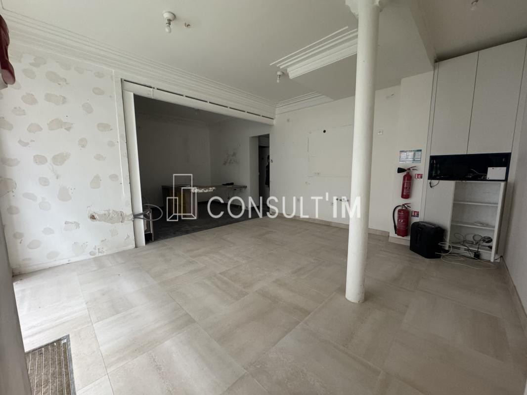 Consult'im vous propose une surface de bureau en pignon sur rue de 40 m²