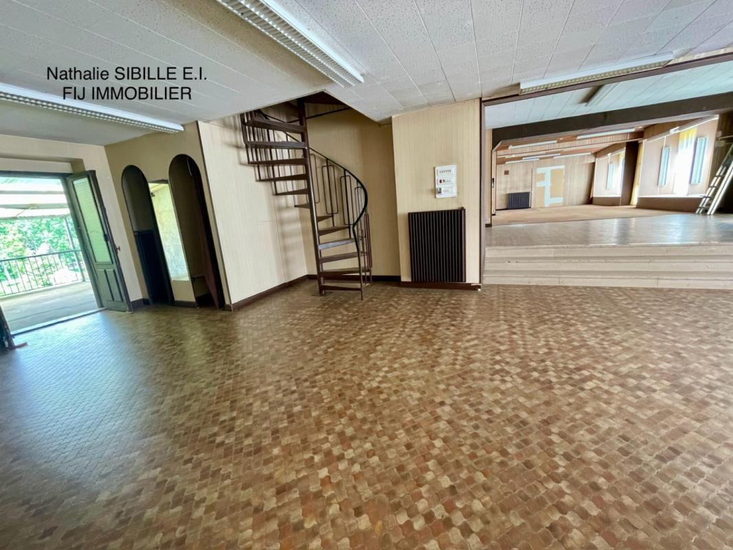 Local Commercial polyvalent et appartements à MONTHUREUX-SUR-SAONE