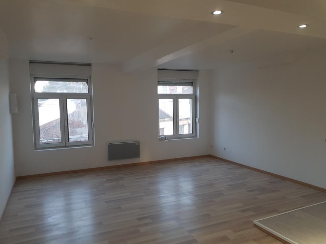 Ensemble Immeuble avec local commercial et deux appartements