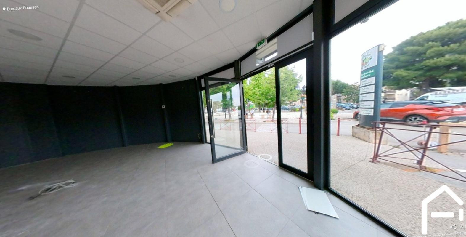 ( poussan 34560 ) Bureaux  rdc  100 m2  avec parking. sortie A9 à 2 km