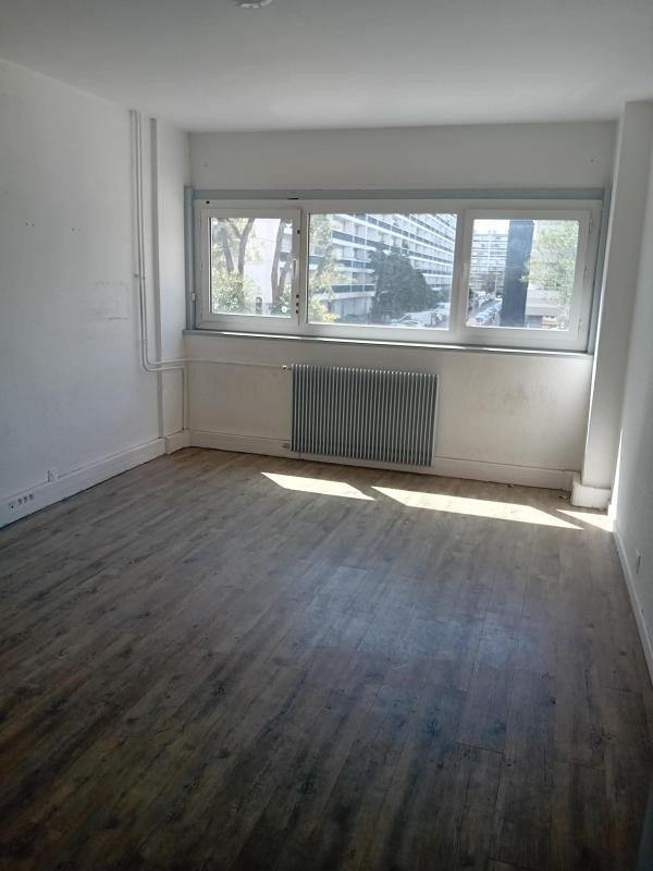 SANS FRAIS - Local Professionnel 97m² - Michelet / Prado