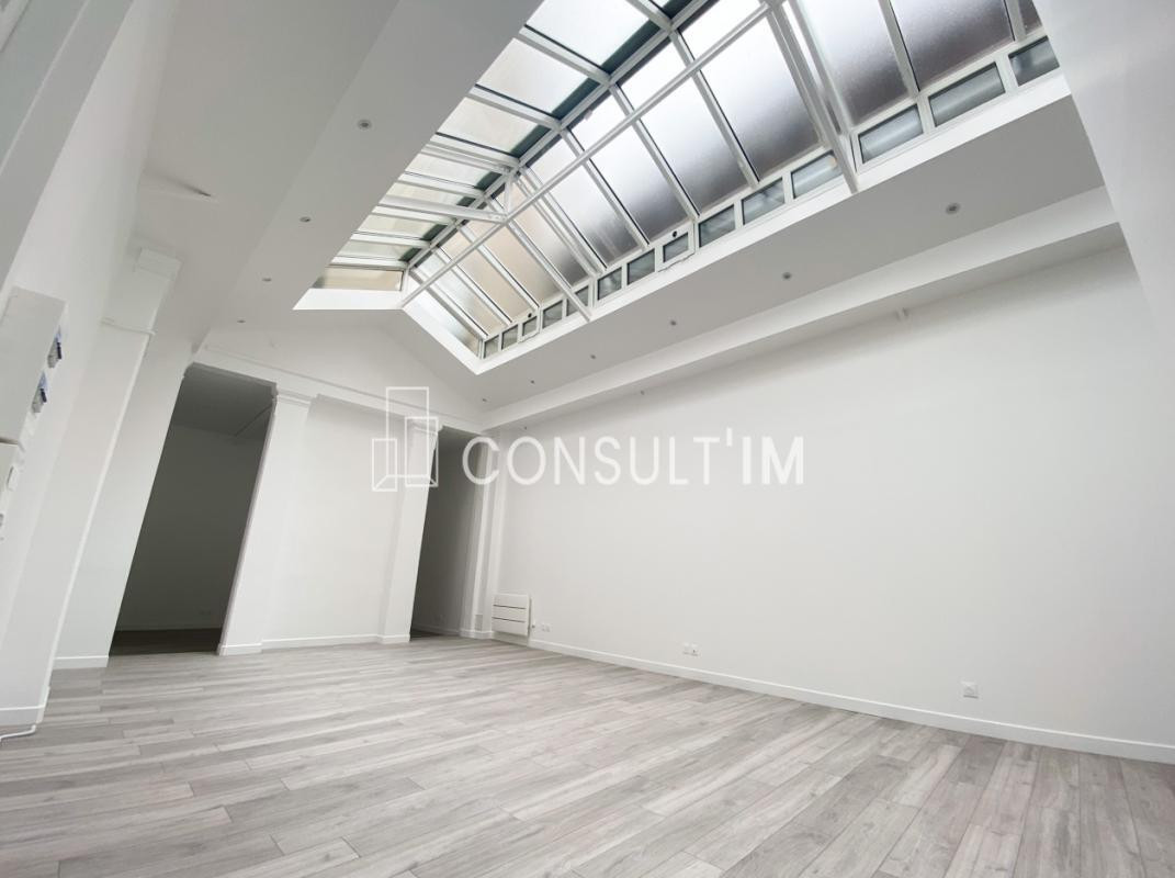 bureaux rénovés sous verrière