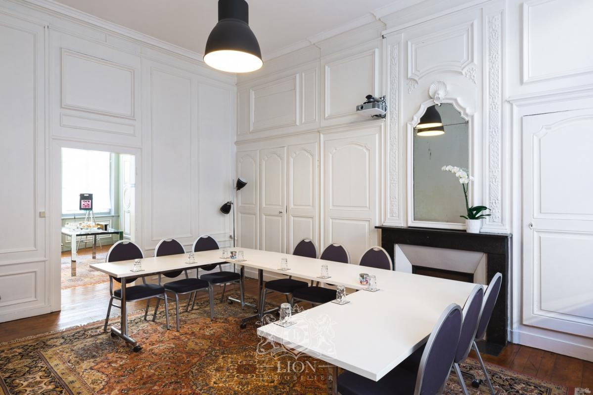 Immeuble mixte avec 3 lots cadastrés