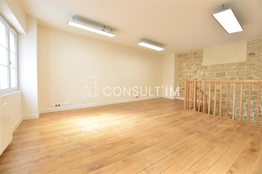Duplex atypique sur cour arborée à louer