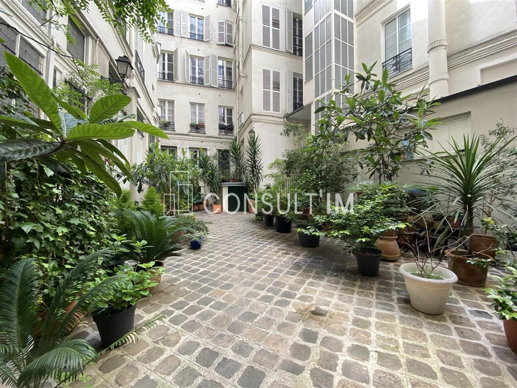 A louer bureaux avec parquet, moulures et cheminées