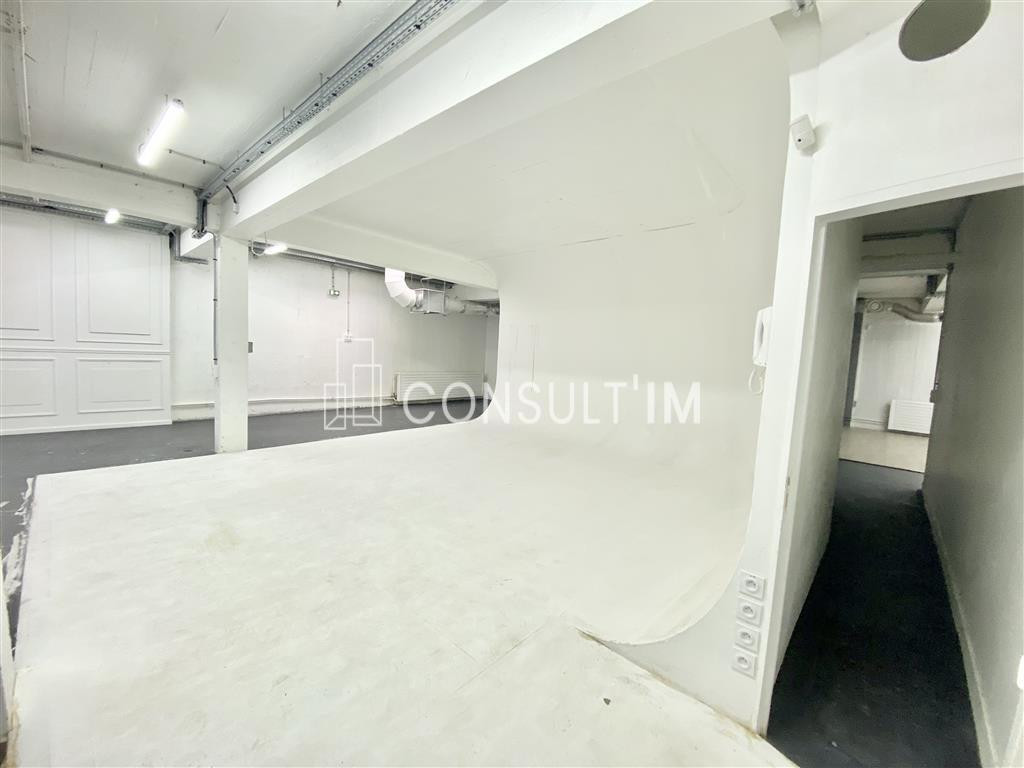 A proximité du centre-co SO OUEST, à louer un local  de 277m² avec une belle HSP