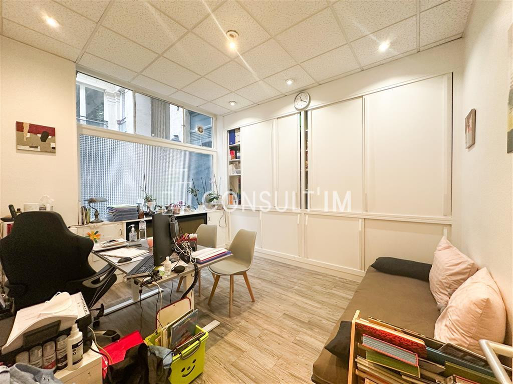 Bureaux de 41m² en rez-de-chaussée à louer sur une très jolie cour pavée
