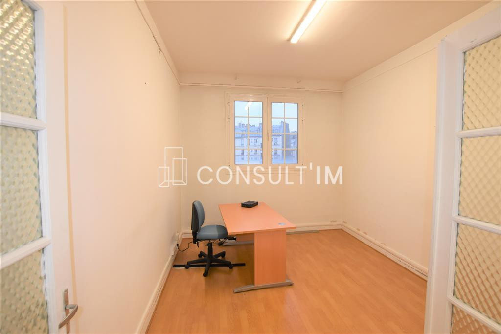 A louer bureaux avec balcon proche Porte Maillot