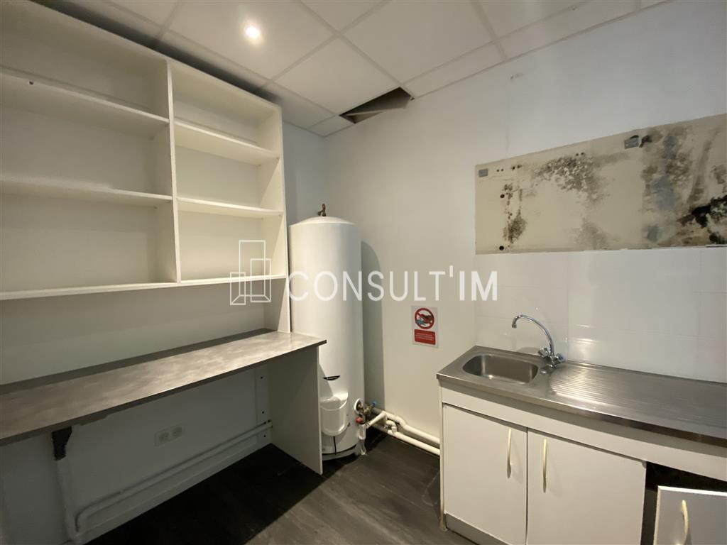 Boutique idéalement situé dans un quartier très dynamique