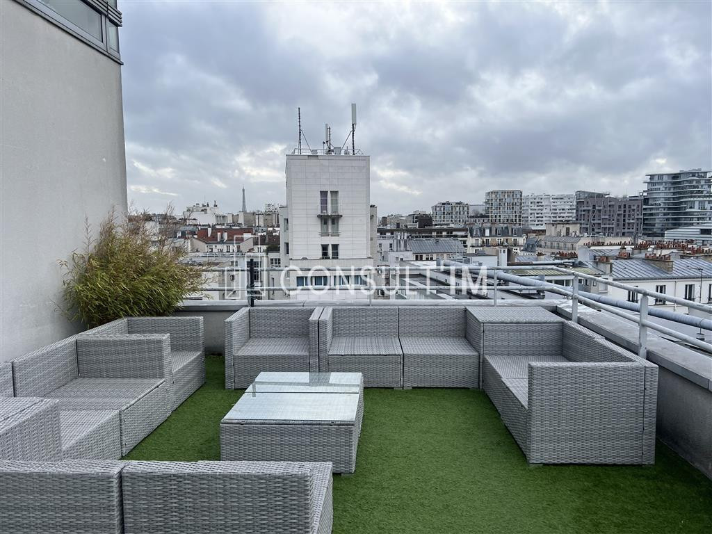 A proximité du métro Brochant à louer bureaux de 340 m² lumineux