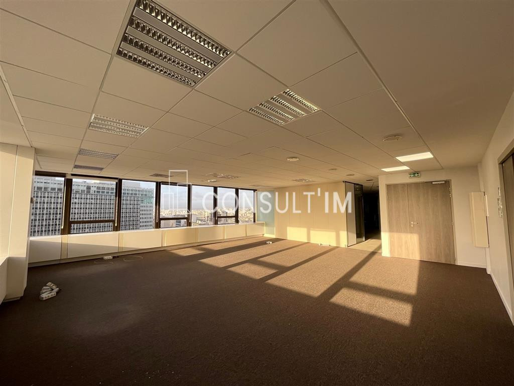 Tour Montparnasse, à louer une surface de bureaux de 646,5 m²
