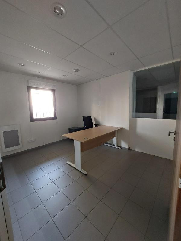 LOCAL PROFESSIONNEL OU COMMERCIAL - MONTEUX (84)