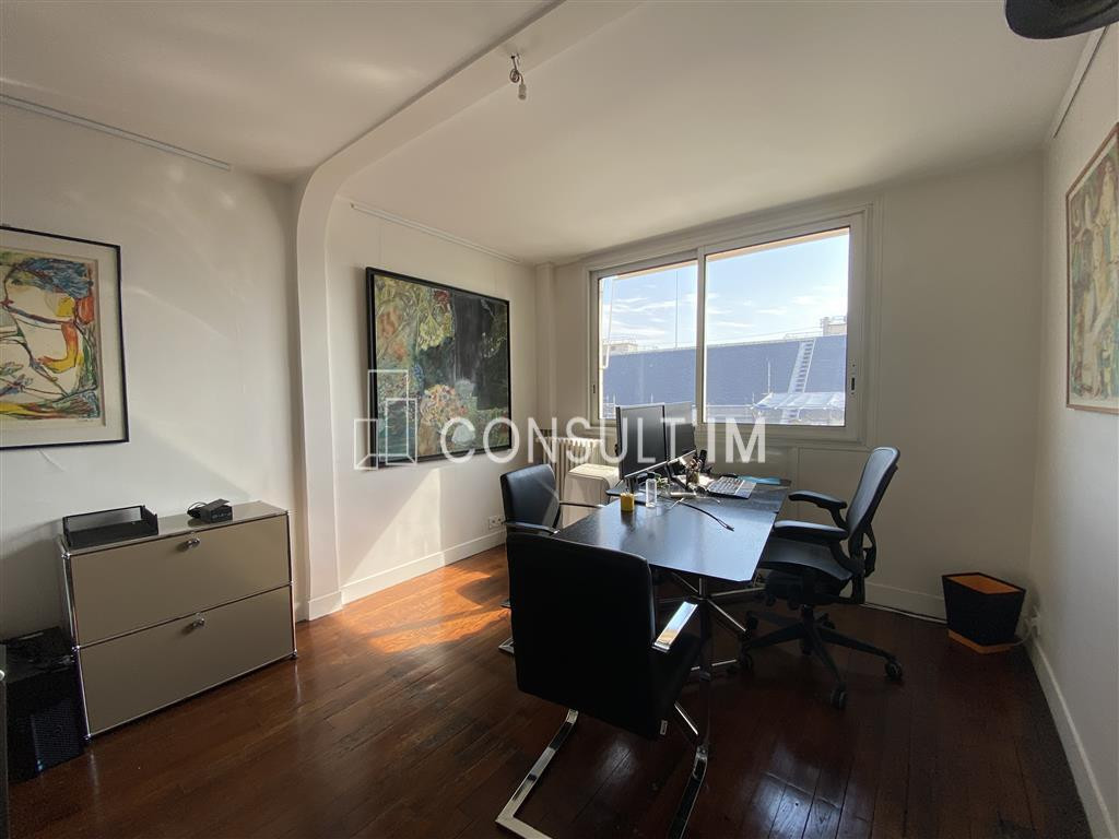 A louer, magnifiques bureaux lumineux avec vue dégagée