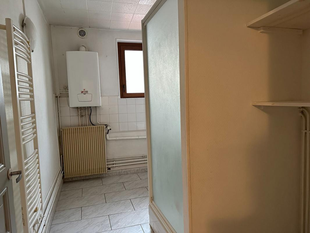 Chamalieres centre Immeuble de 2 lots T2 et T3 duplex 121 m2, cave et sous cave 292000 FAI