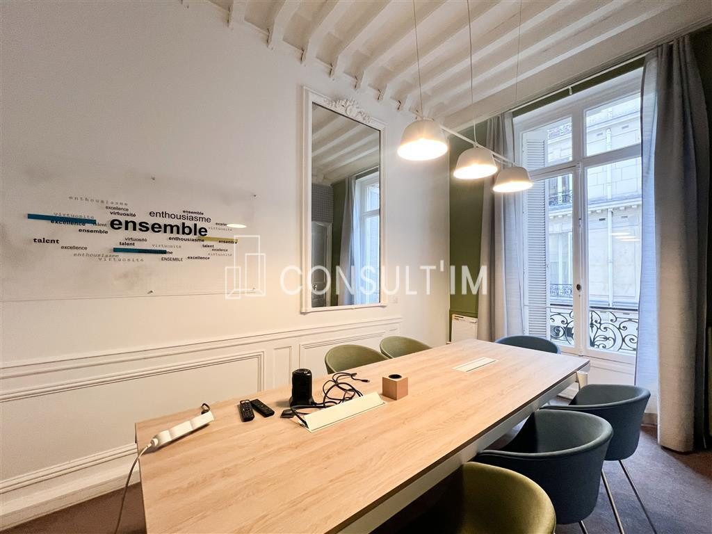 A deux pas de la Place de l'Opéra, bureaux de grand standing avec parquet, moulures et cheminées