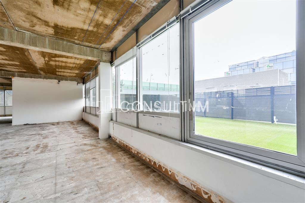 A louer, Immeuble indépendant de 2306m², à proximité de la gare de St-Cloud