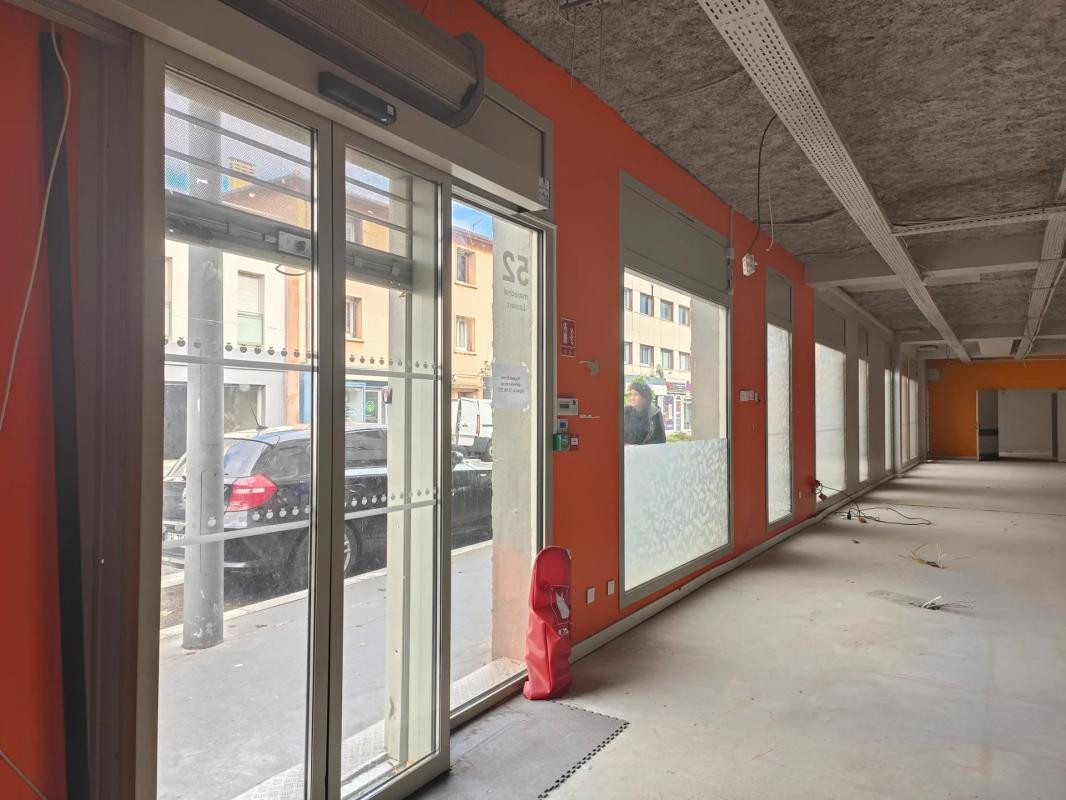 Local Commercial à Louer (ou à Vendre)  - 267 m² - Saint Priest Centre