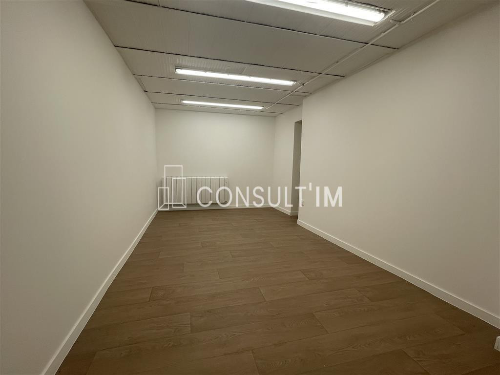 Bonne nouvelle à louer bureaux accès direct sur rue de 86 m²