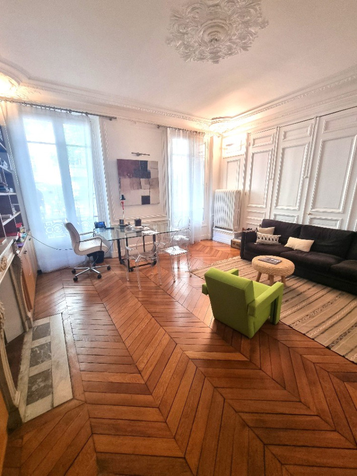 LOCAUX PROFESSIONNELS A LOUER PARIS 75008