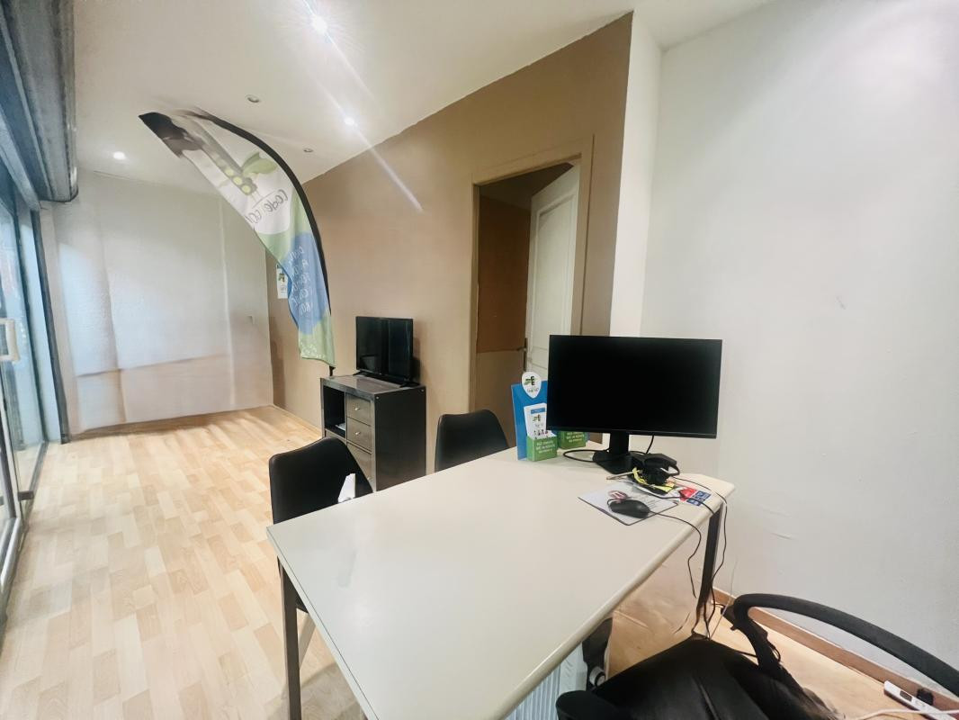 IMMEUBLE DE 4 APPARTEMENTS ET UN PLATEAU 436000 EUROS