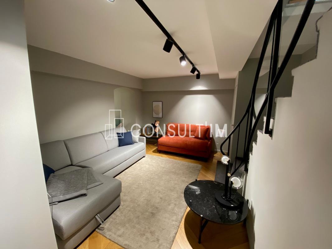 Cession d'une boutique de 135m² sur la meilleur partie du Bd St Germain Au pied du Métro Rue du Bac