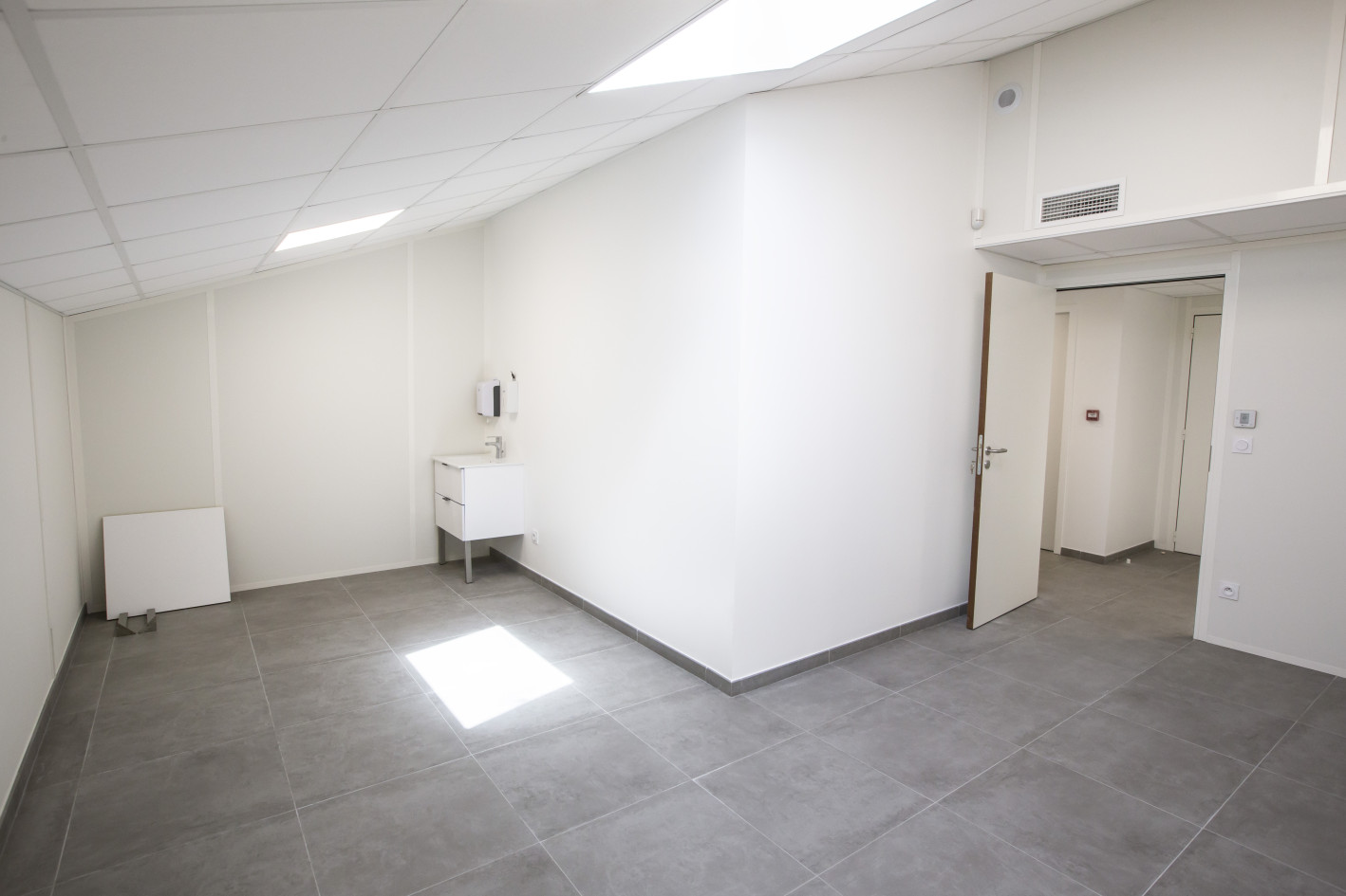 📍 Cabinet médical 25 m² à louer – Centre médical pluridisciplinaire – Marseille 11e