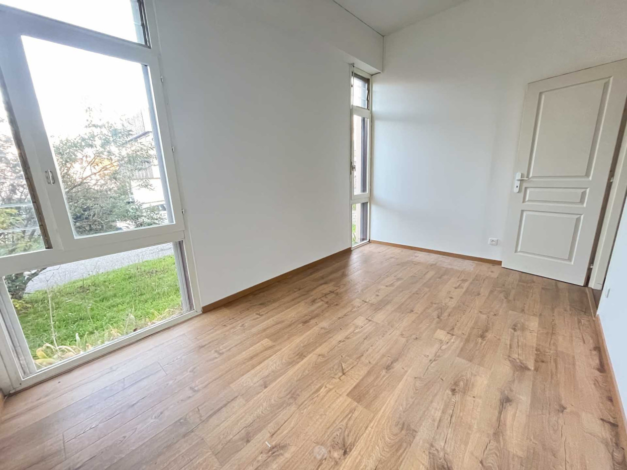 Bureau à louer dans un centre de soins et d'accompagnement