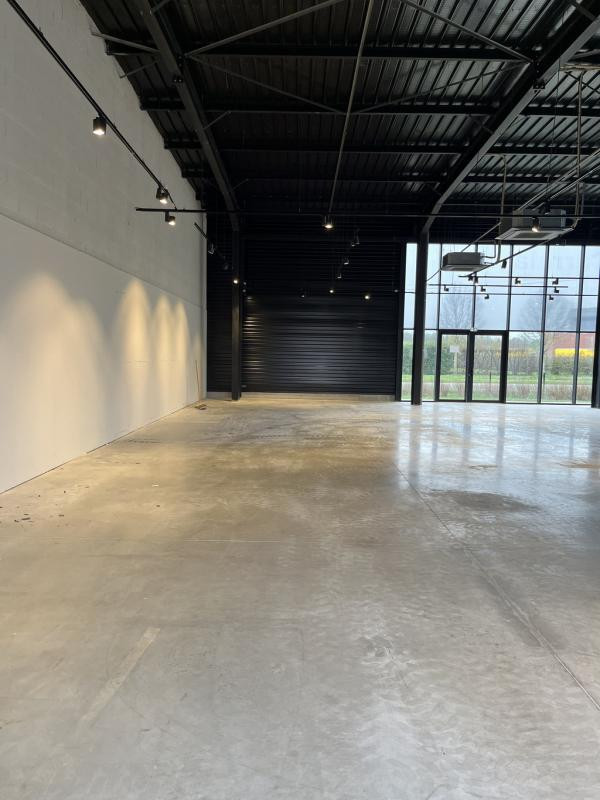 EXCLUSIVITÉ - CELLULE COMMERCIALE 299 m²  - 172 AV. AMÉDÉE M